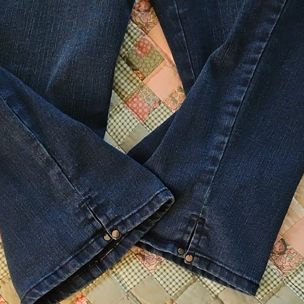 Gloria Vanderbilt Dark Wash Amanda Capri - Picture 3 of 8